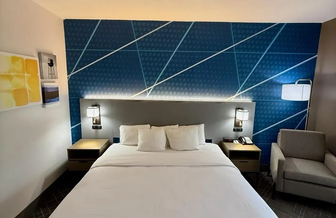 Comfort Inn & Suites Love Field-Dallas Market Center-1