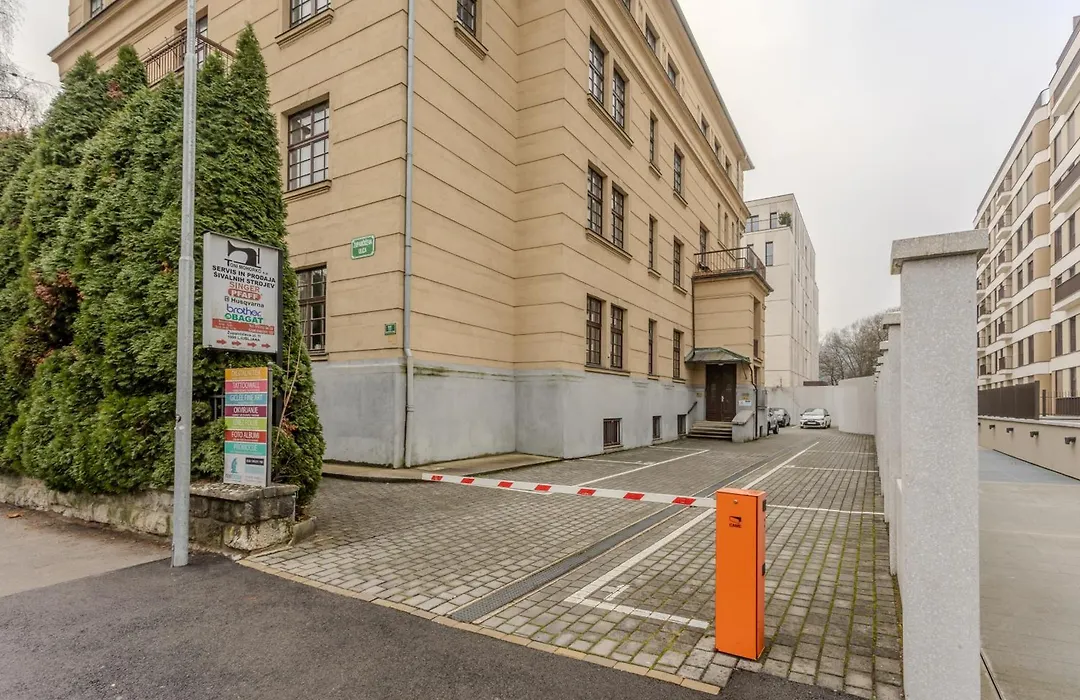 Urban Rooms-- Free Parking---1