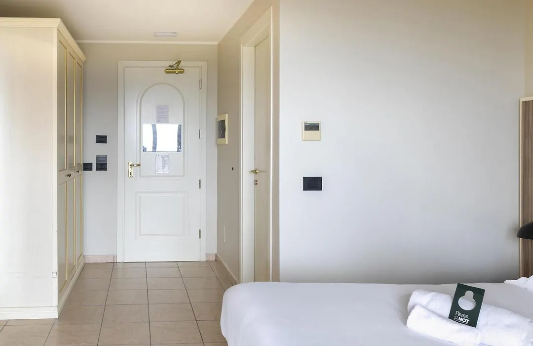 B&B HOTEL Pomezia Cortese-1
