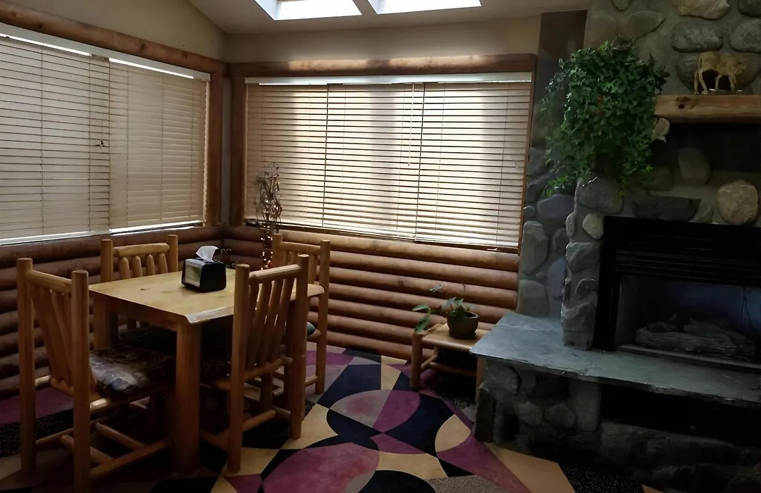 Sandpoint Inn-1