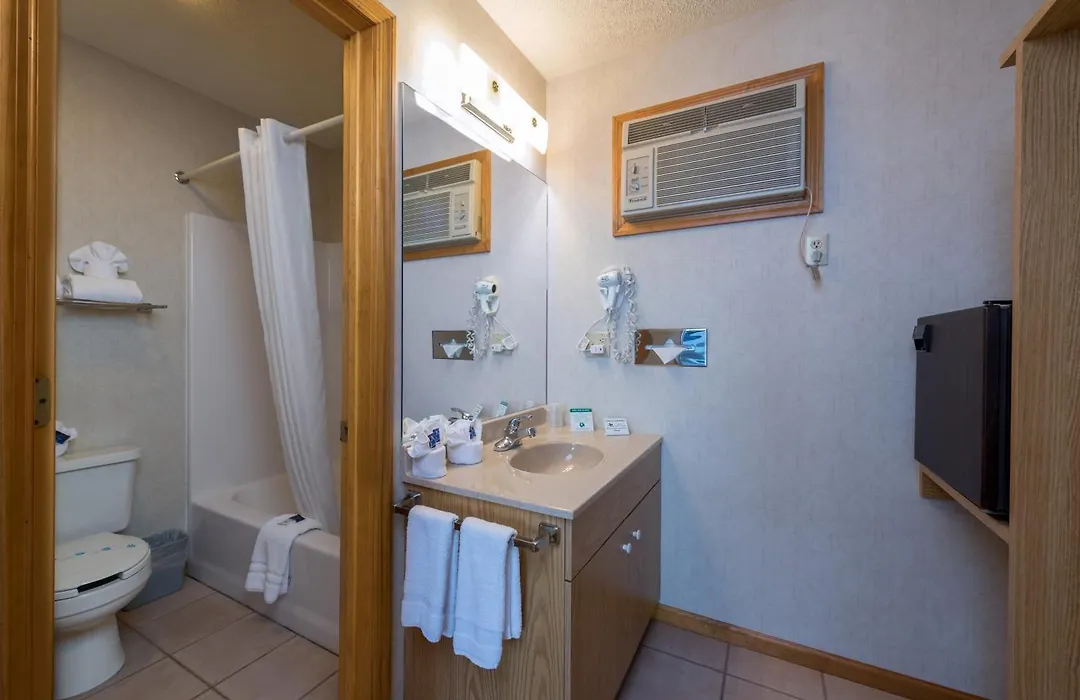 Adirondack Retreat Inn & Suites-1