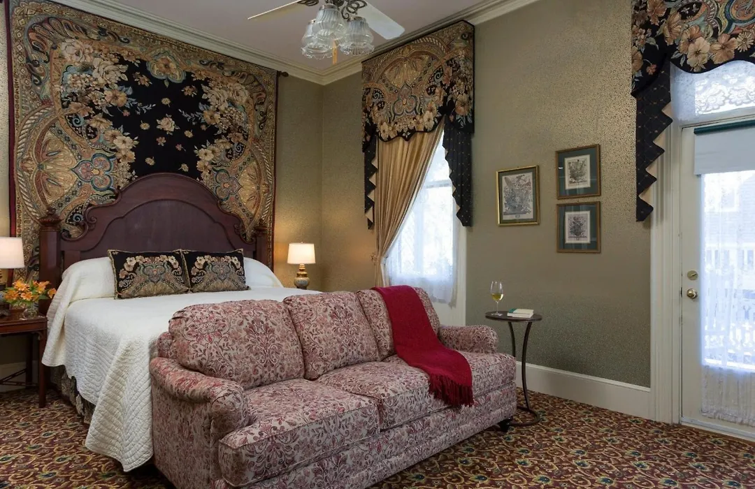 The Queen Victoria-1