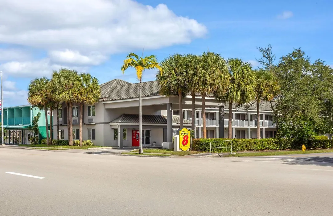 Super 8 Motel By Wyndham Near Fort Lauderdale Arpt-1