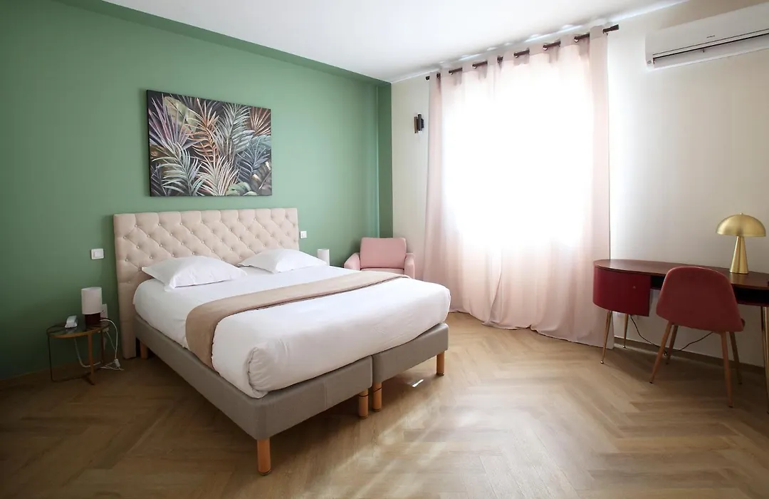 Hotel Le Blason de Provence-1
