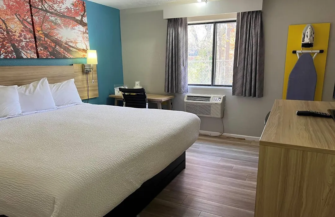 Days Inn By Wyndham Warrensburg-1