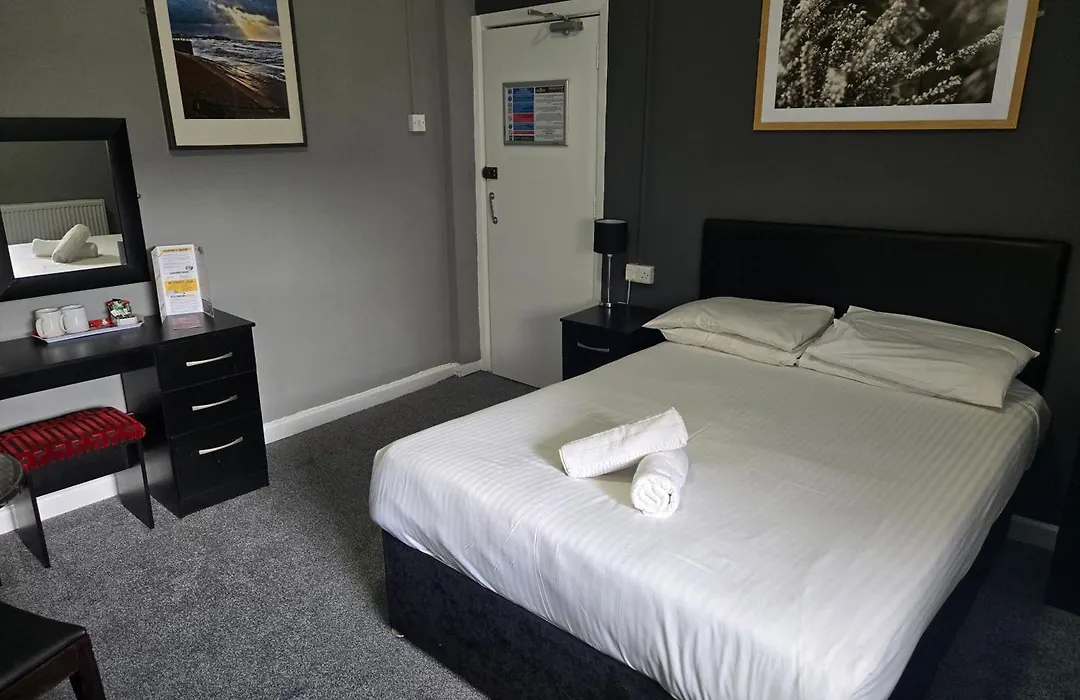 Peek-A-Booze - Budget Hotel - Adults Only-1