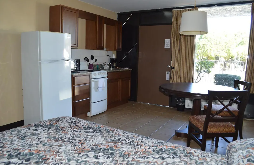 Tarpon Shores Inn-1