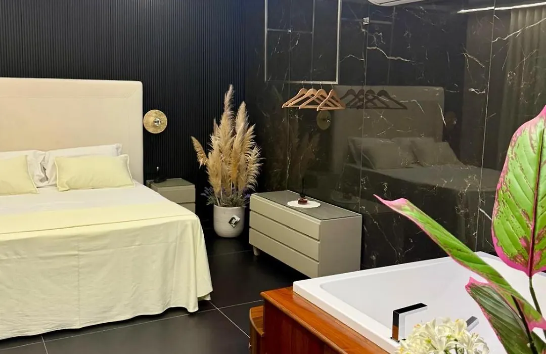 Hotel 2000-1
