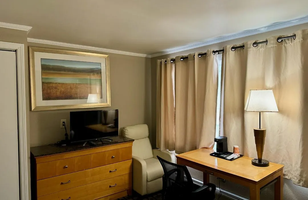 Rodeway Inn-1