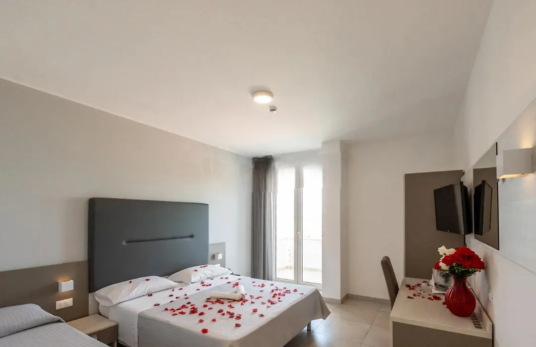 Nuovo HOTEL SETTIBI 20m dalla spiaggia-1