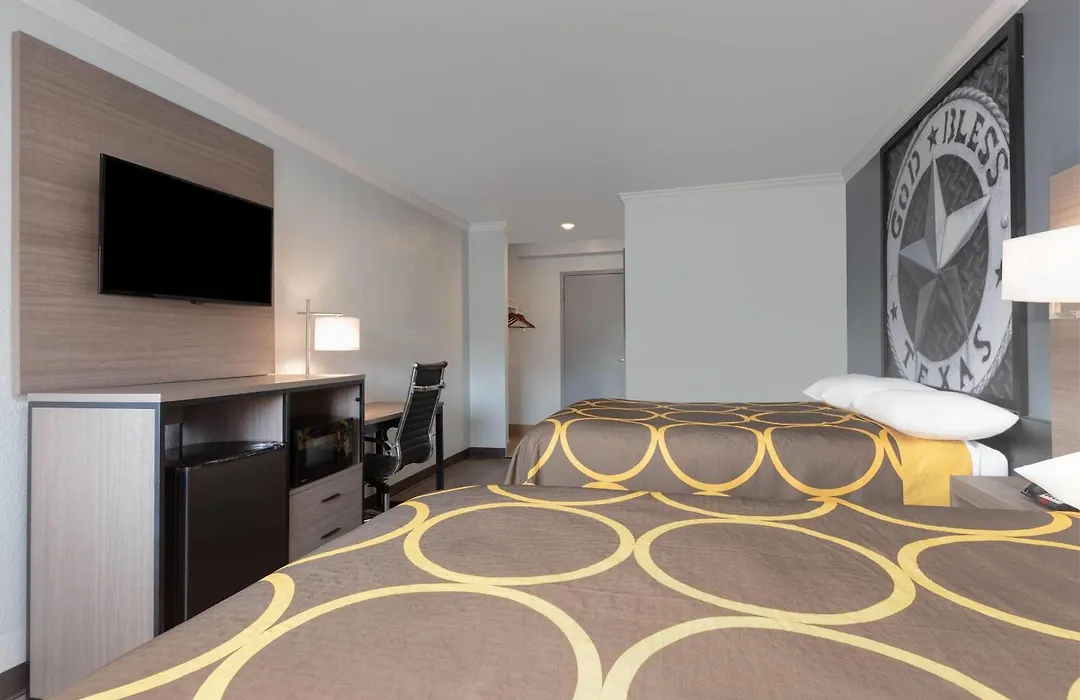 Super 8 By Wyndham Fort Worth Entertainment District-1
