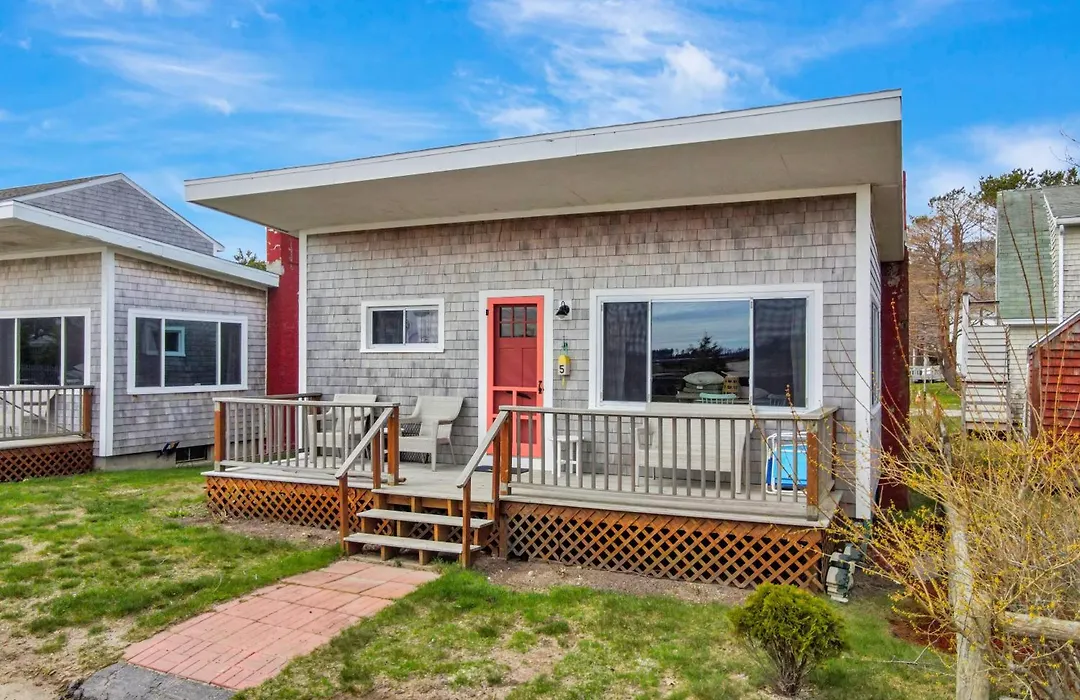 Spinneys Guesthouse & Beach Cottages-1