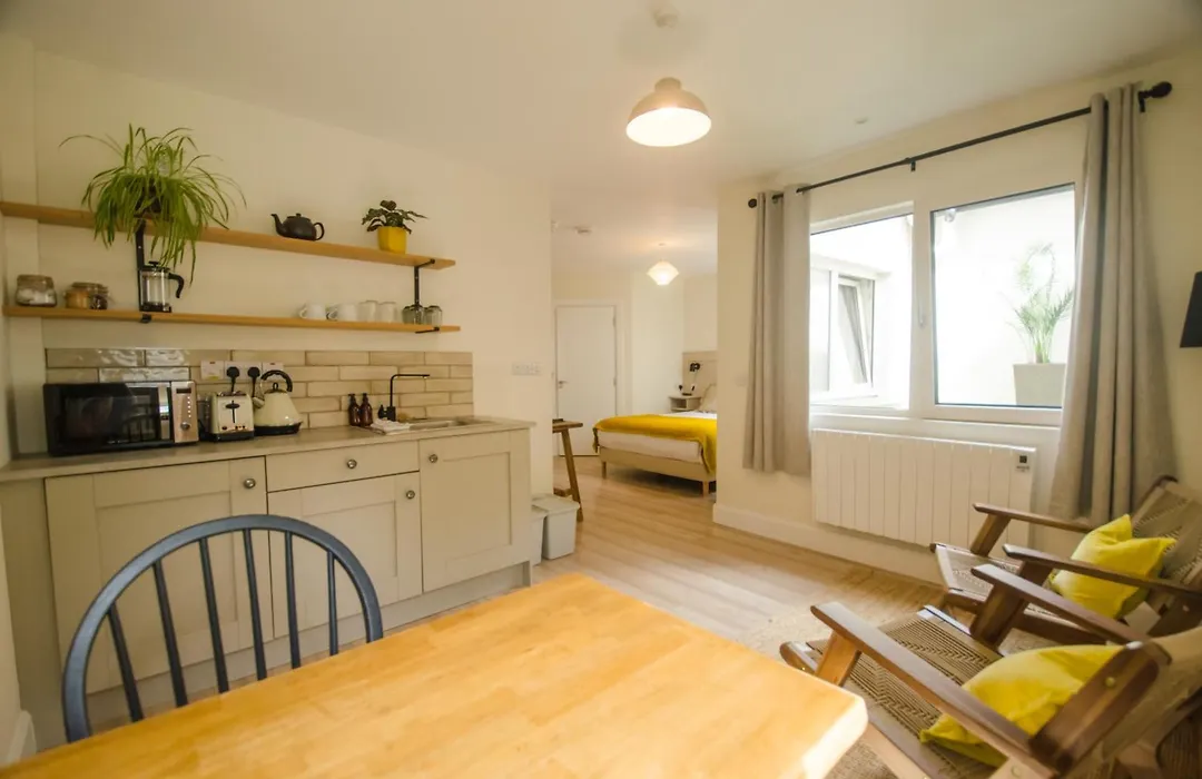 Rookery Lane Food And Lodging-1