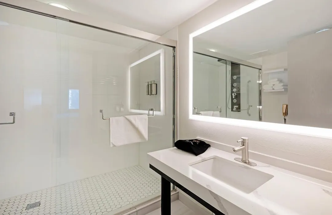 The Lux Hotel & Conference Center, An Ascend Collection Hotel-1