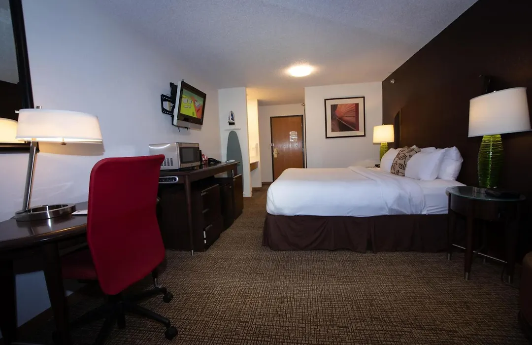 Alliance Hotel & Suites, A Howard Johnson By Wyndham-1