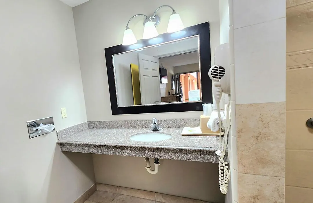 Days Inn By Wyndham Mcallen-1