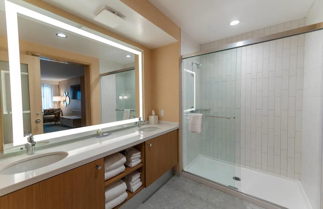 Howard Johnson By Wyndham Anaheim Hotel And Water Playground-1
