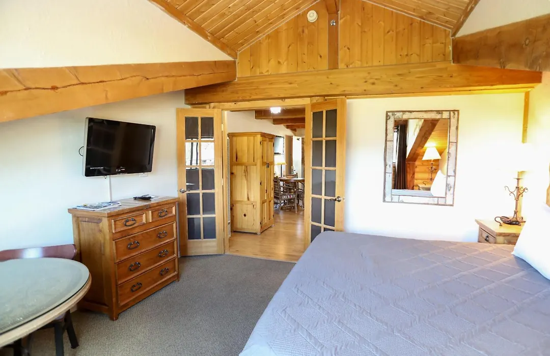 The Boulder Creek Lodge-1