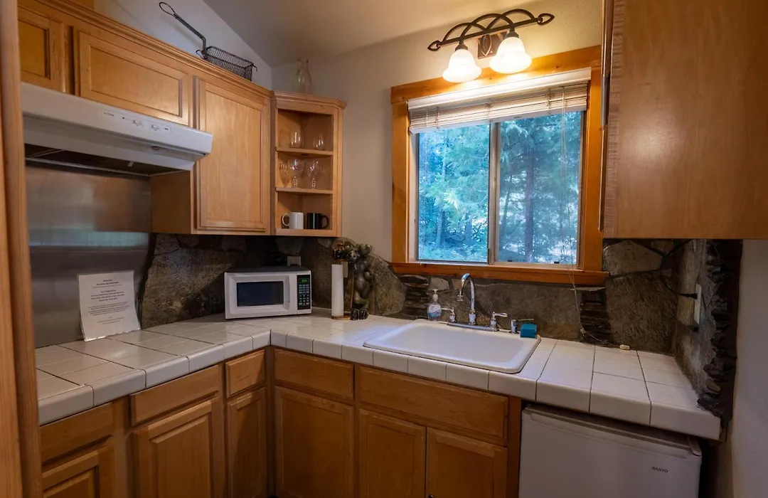 Shaver Lake Village Hotel-1