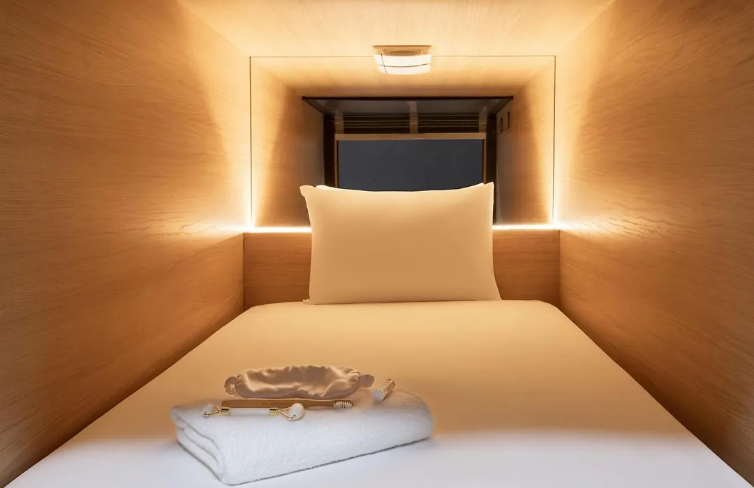 Zedwell Capsule Hotel Piccadilly Circus-1