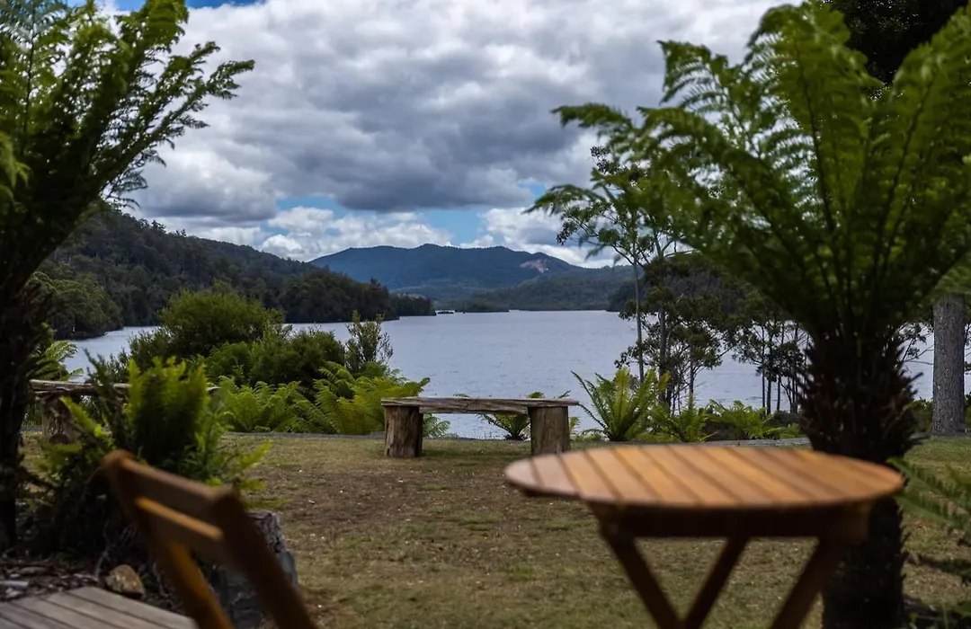 Tullah Lakeside Lodge-1
