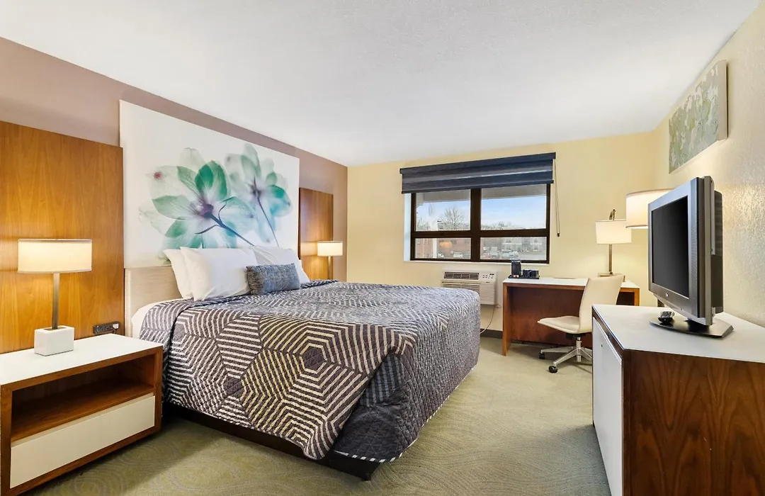 Lakeside Inn-1