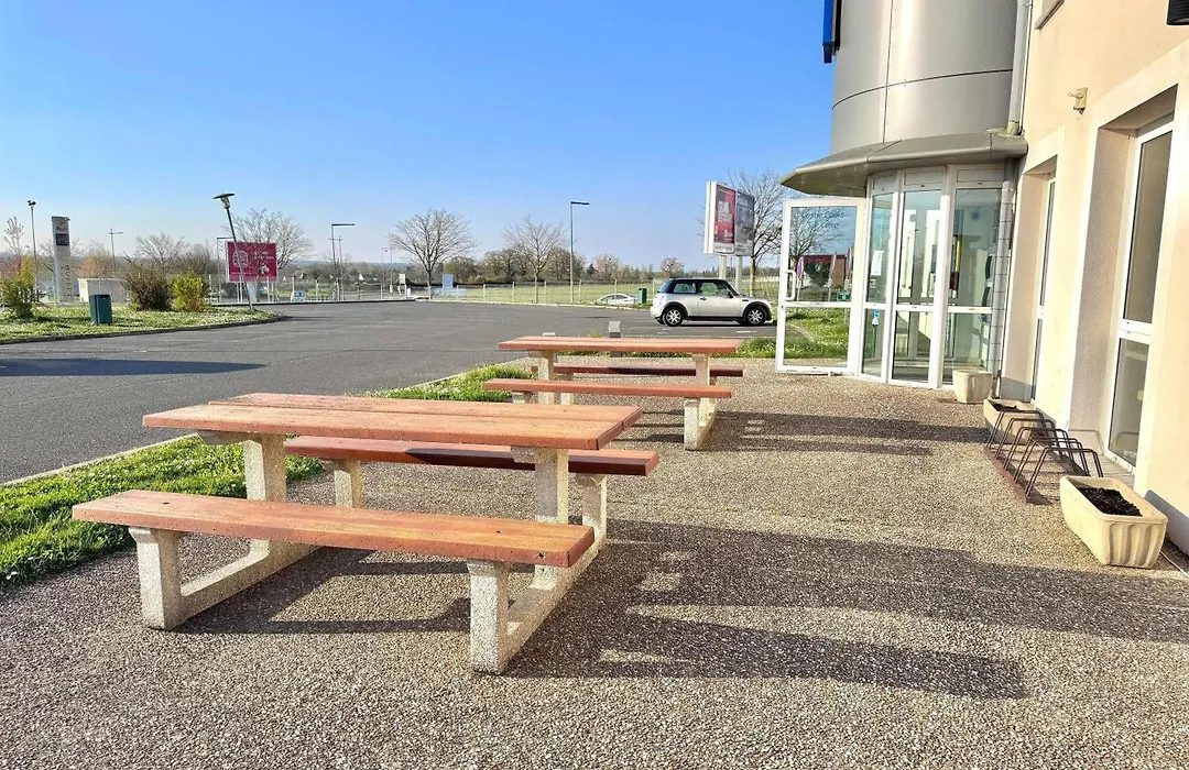 Hotel Ibis Budget Cosne Sur Loire-1