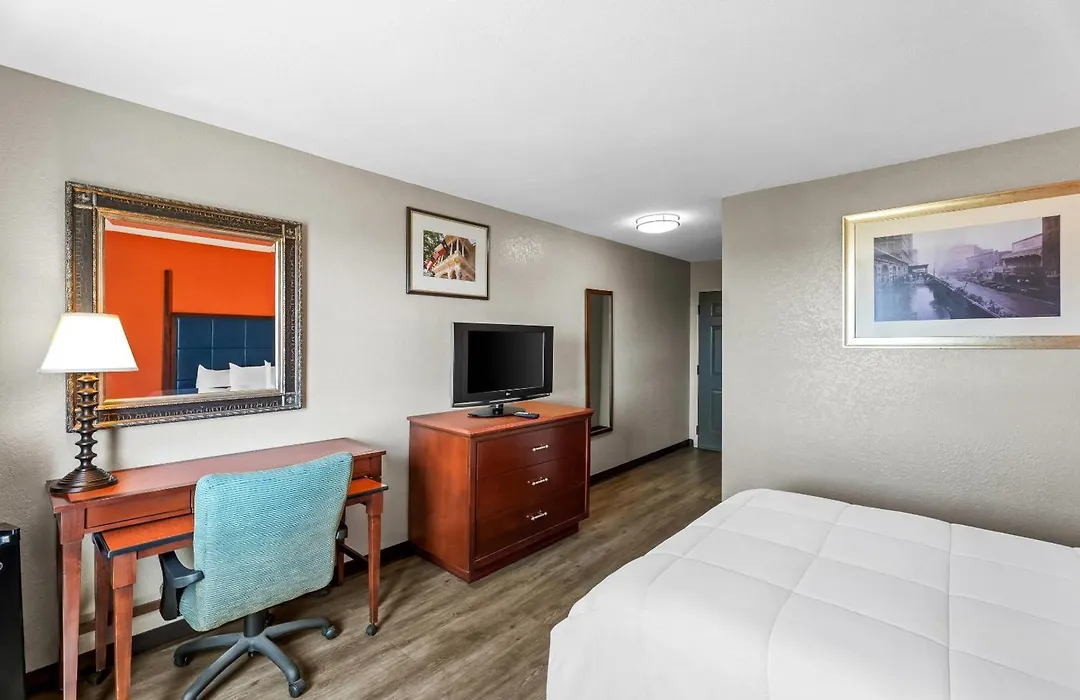 Rodeway Inn-1