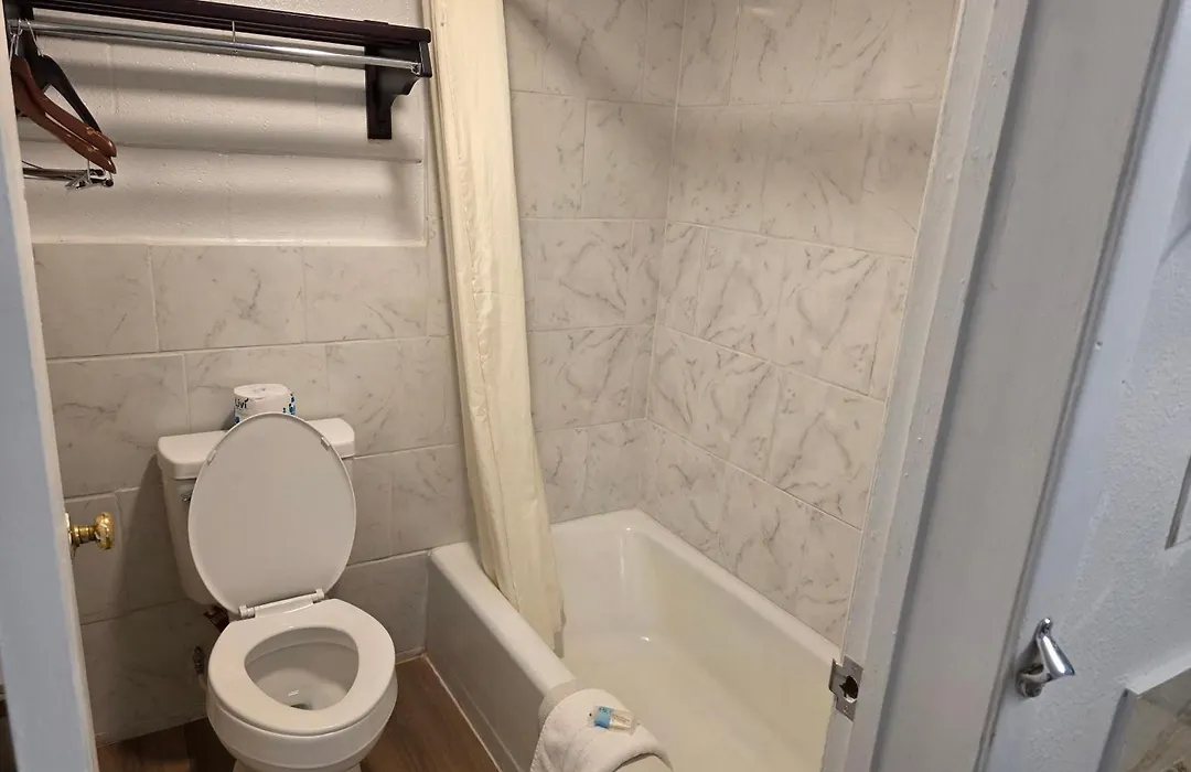 Economy Inn-1