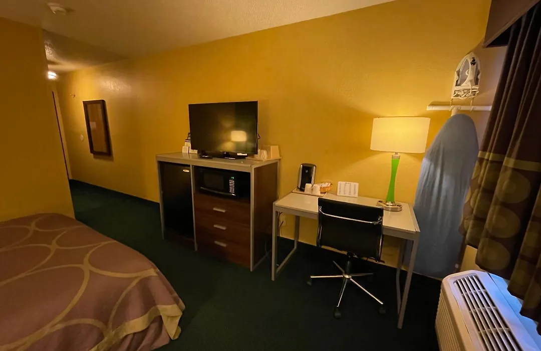 Super 8 By Wyndham Van Buren/Ft. Smith Area-1