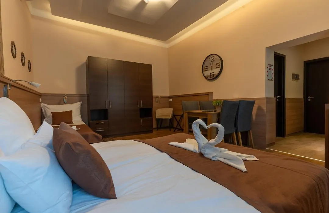 Central Hotel 21-1