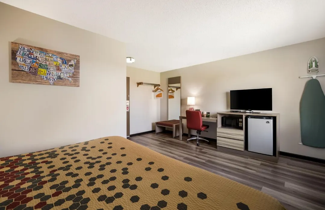 Econo Lodge Inn & Suites Canandaigua - Finger Lakes Area-1