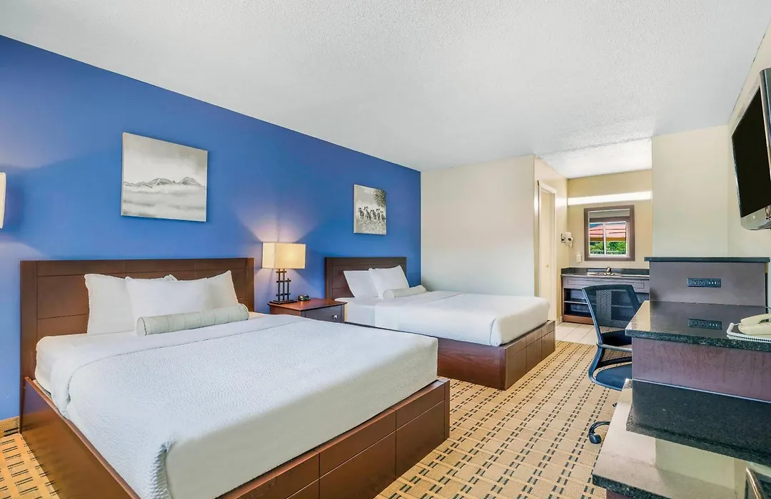 Days Inn By Wyndham Golden-1