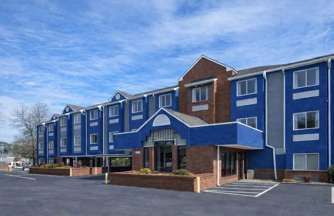 Microtel Inn By Wyndham Lake Norman-1
