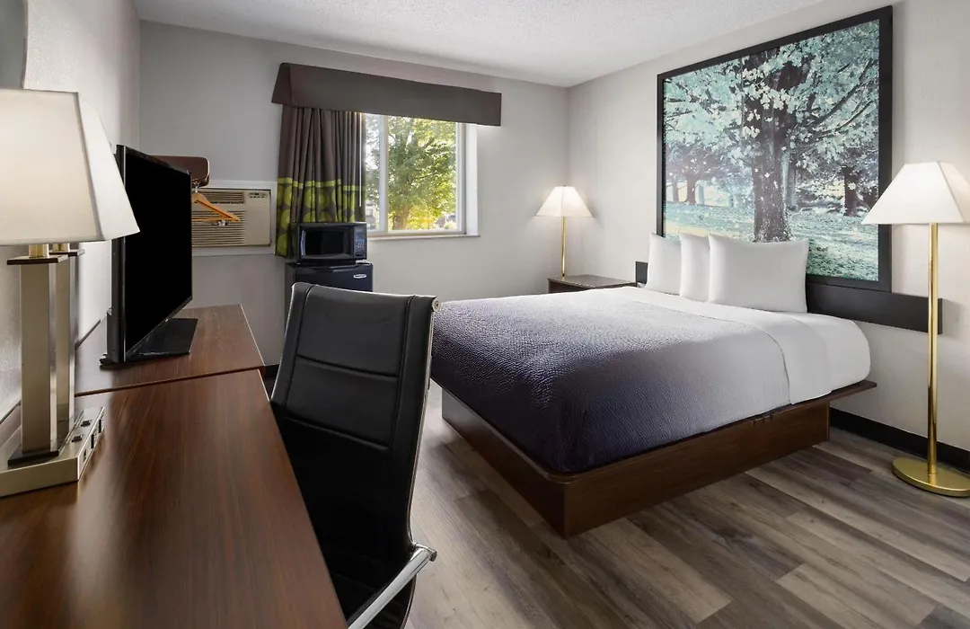 Super 8 By Wyndham Latham - Albany Airport-1