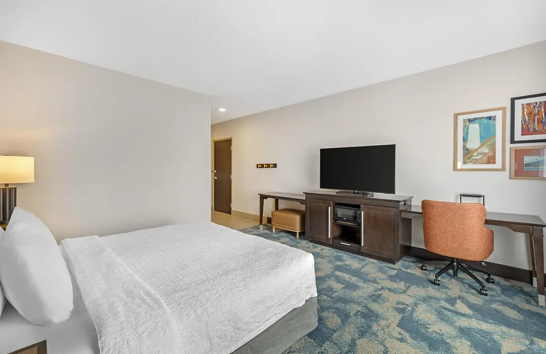 Hampton Inn & Suites Bend-1