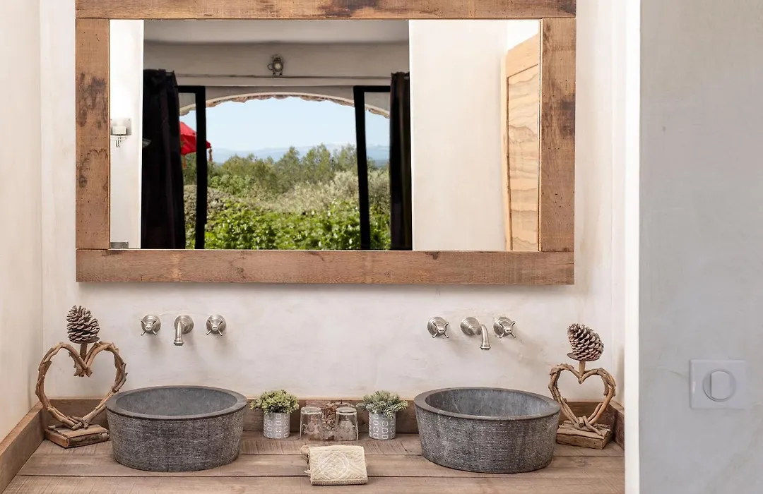 Le Clos Des Cambres-1