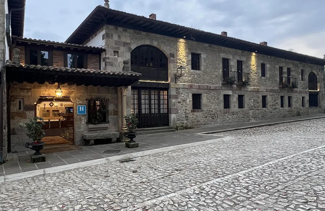 Hotel Santillana-1