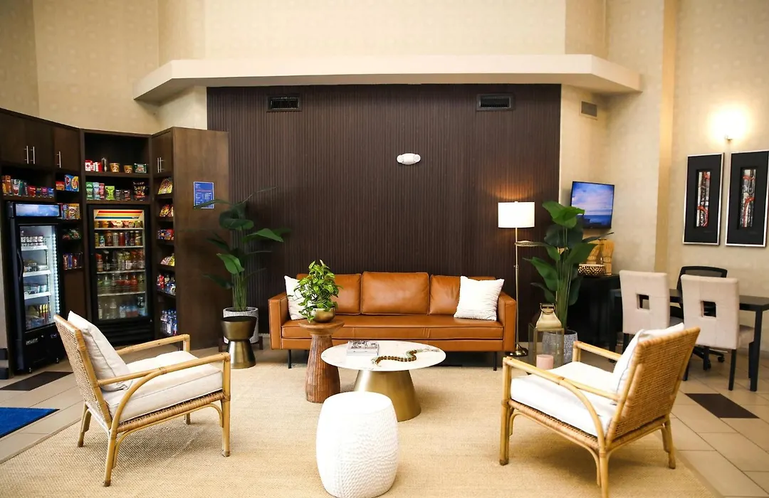 Holiday Inn Express & Suites Naples Downtown - 5Th Avenue By Ihg-1