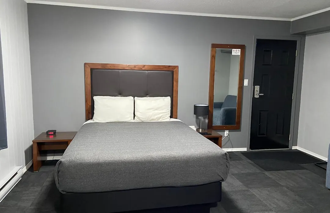 Monashee Lodge-1