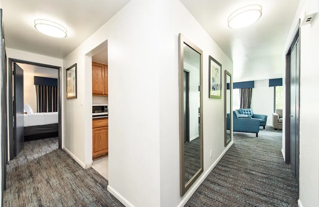 Oyster Bay Inn & Suites-1