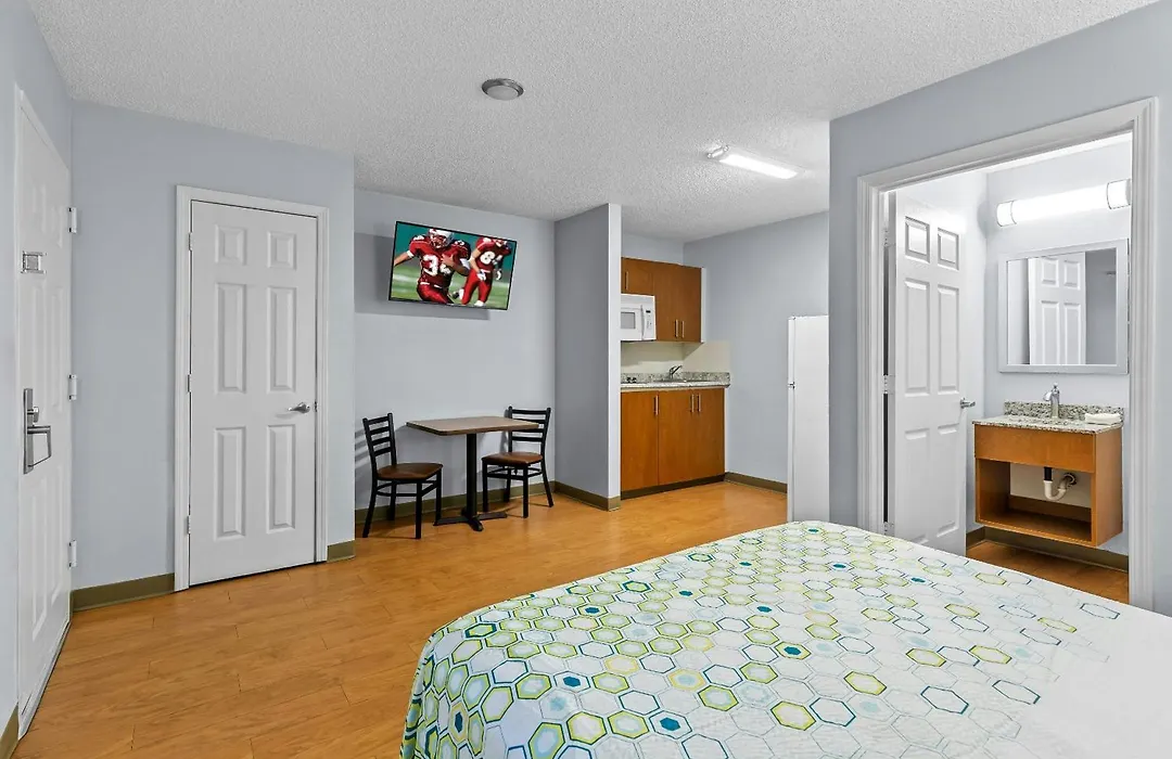 Hometowne Studios By Red Roof Orlando South-1