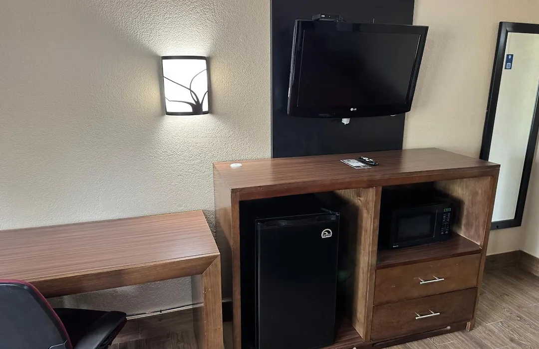 Super 8 By Wyndham Tulsa - Route 66-1