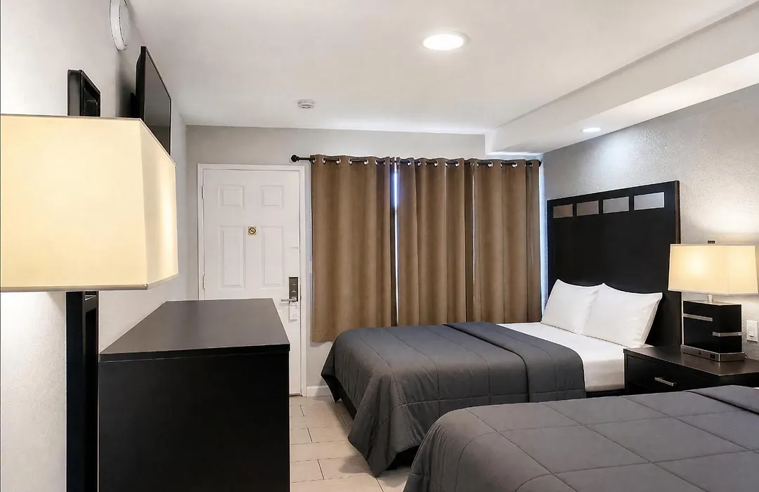 Paradise Inn-1