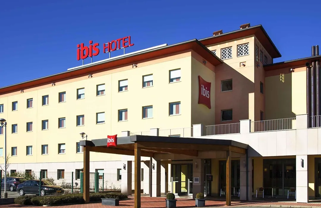Ibis Como-1