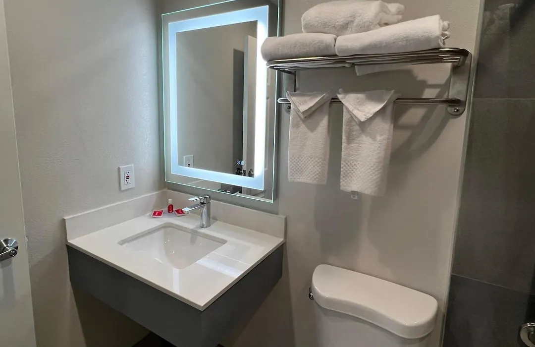 Quality Inn Tracy I-205-1