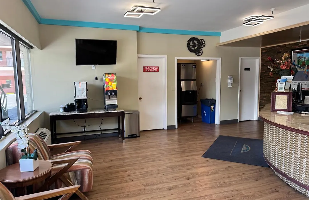 Howard Johnson By Wyndham Downtown Reno-1