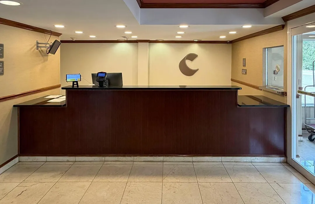 Comfort Inn & Suites Charleston Airport Convention Center-1