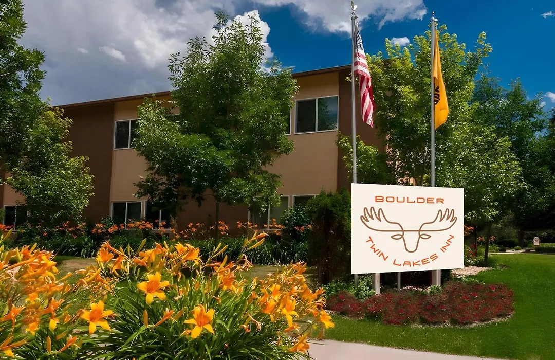 Boulder Twin Lakes Inn-1