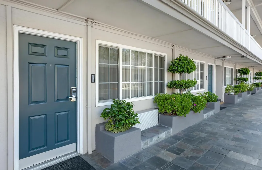 Best Western Town House Lodge-1
